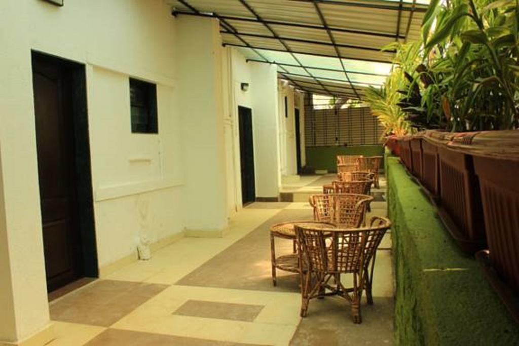 Urban Ville Hotel Poona Buitenkant foto
